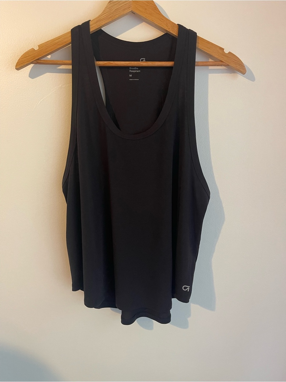 GapFit Breathe Racerback Tank Top Black Scoop Neck Medium M High Low Hem